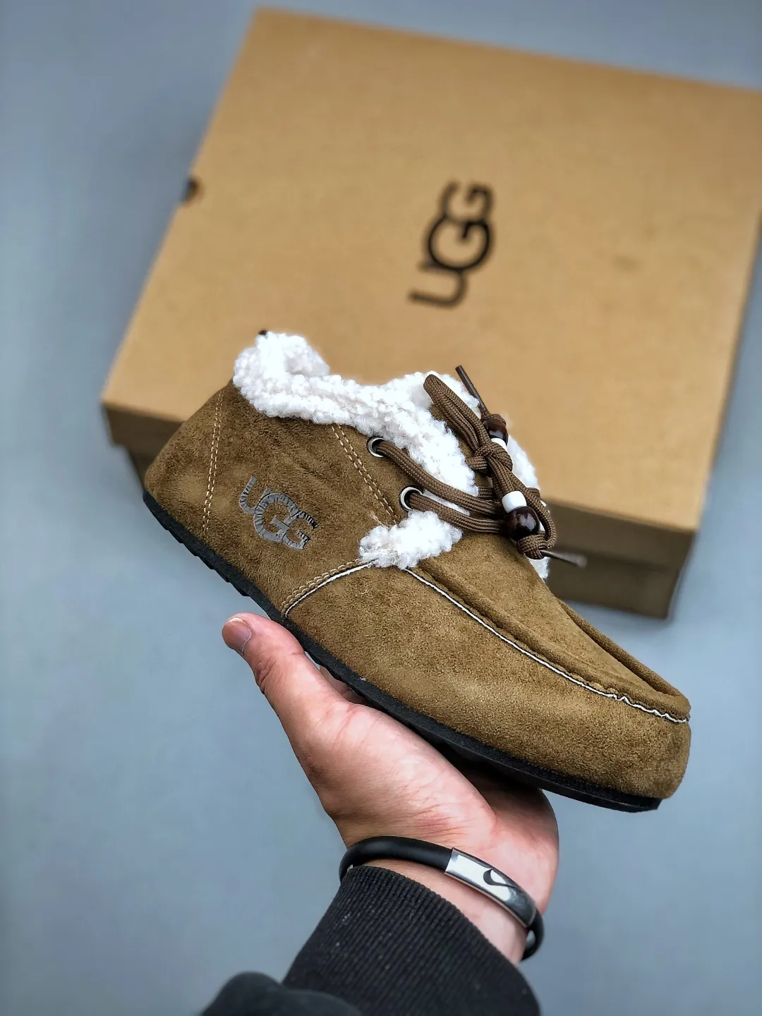 💰260 supports store Z UGG2025ss official website latest hanni thick sole, I love it so much, and it is very light and easy to wear. When paired with socks, it has a super sweet girly feel. Dopamine color, full of vitality, really super girl ~ fall in love at a glance, original upper material, original outsole, soft and comfortable on the feet, versatile, long legs in seconds, a must-have summer item Code number: 35-40